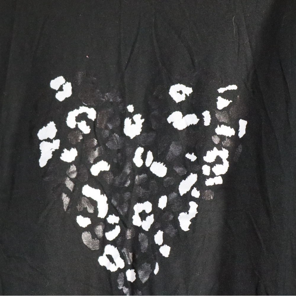 Banana Republic black t-shirt with animal print heart, size large - Picture 5 of 9